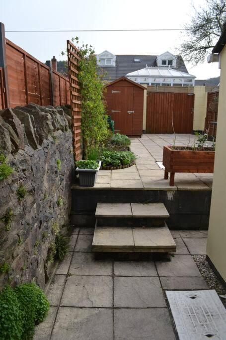 Entire 3 Bedroom House Near Caerphilly Station Bagian luar foto