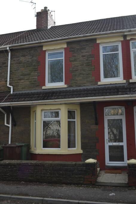 Entire 3 Bedroom House Near Caerphilly Station Bagian luar foto